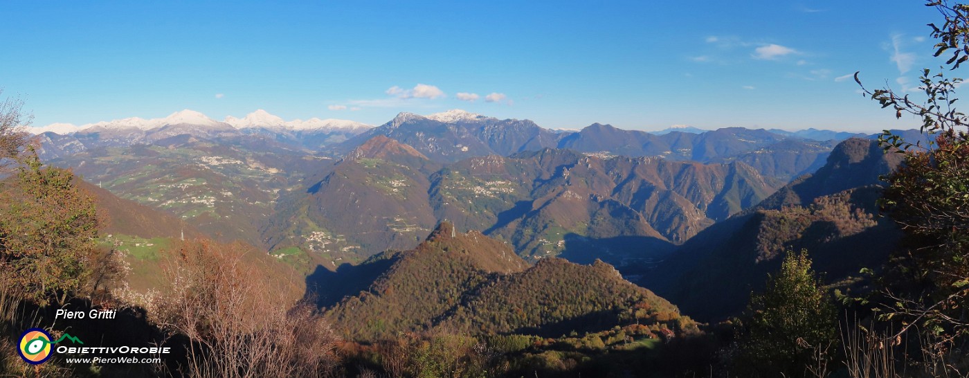 35 Vista panoramica sulle cime della Val Brembana e della Val Serina.jpg